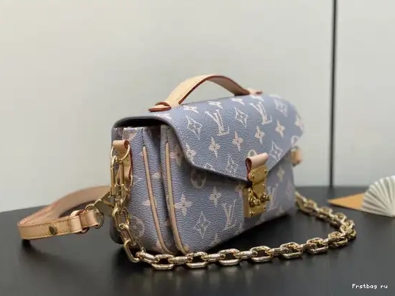 First bag ru METIS LOUIS EAST VUITTON POCHETTE WEST 0406